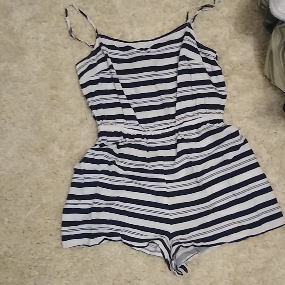 Blue and white romper - Picture 2 of 5